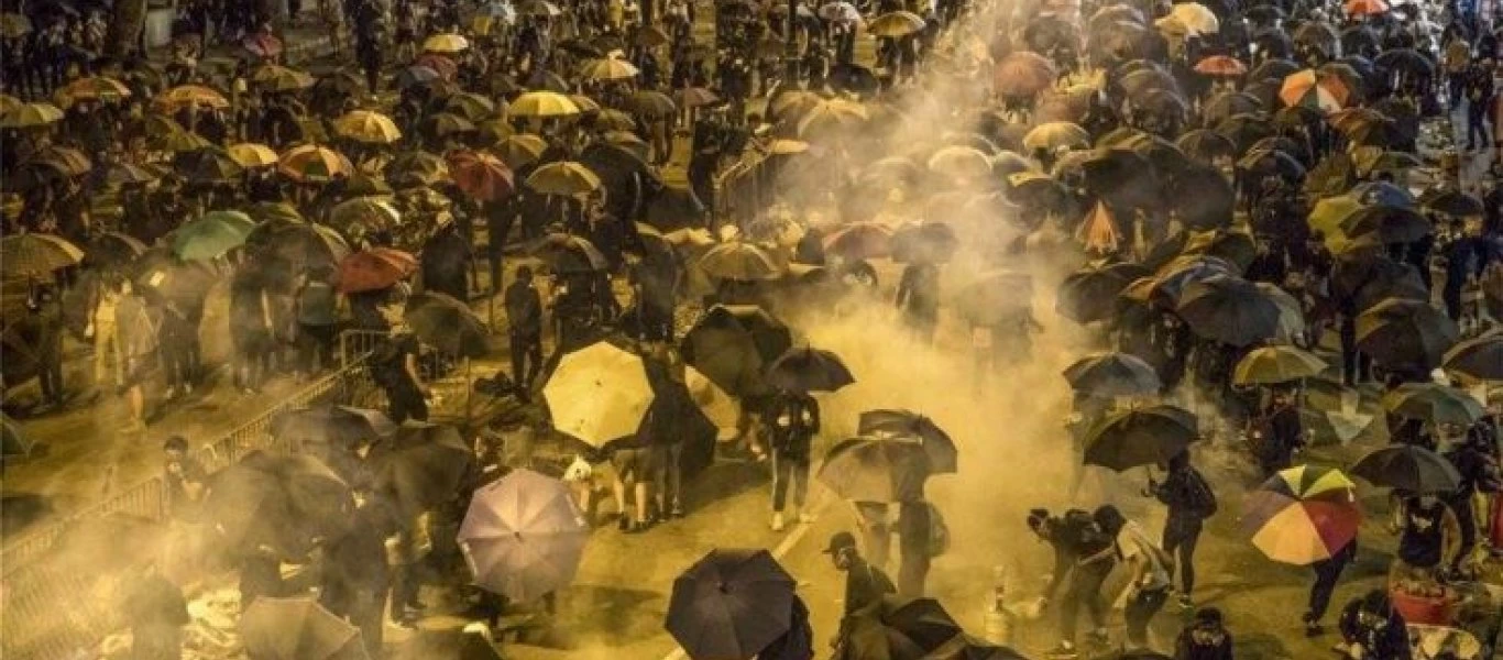 Χονγκ Κονγκ: Δεν εγκαταλείπουν το Πολυτεχνείο οι φοιτητές - Κάνουν έκκληση για τρόφιμα και νερό